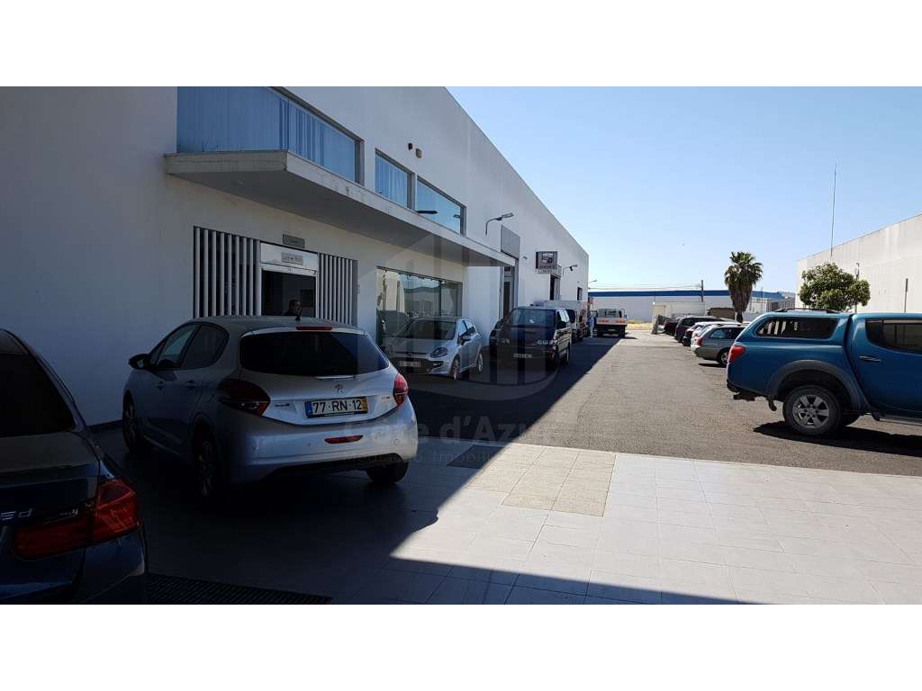 Loja / Ármazem Industrial em Alhos Vedros - Grande imagem: 3/4