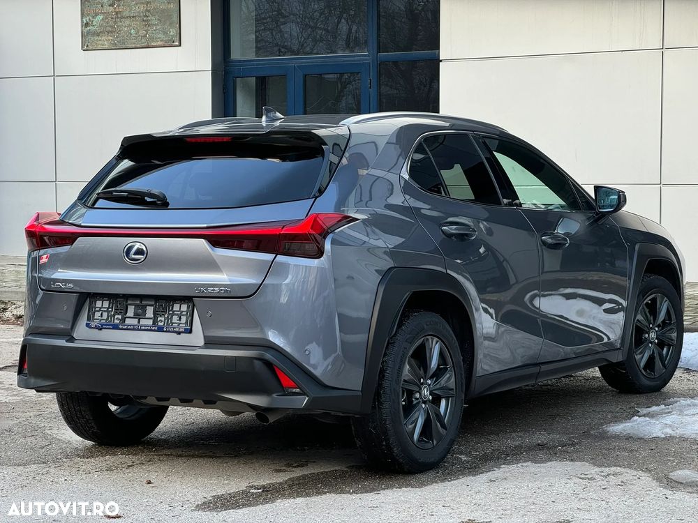 Lexus UX 250h FWD Executive - 4