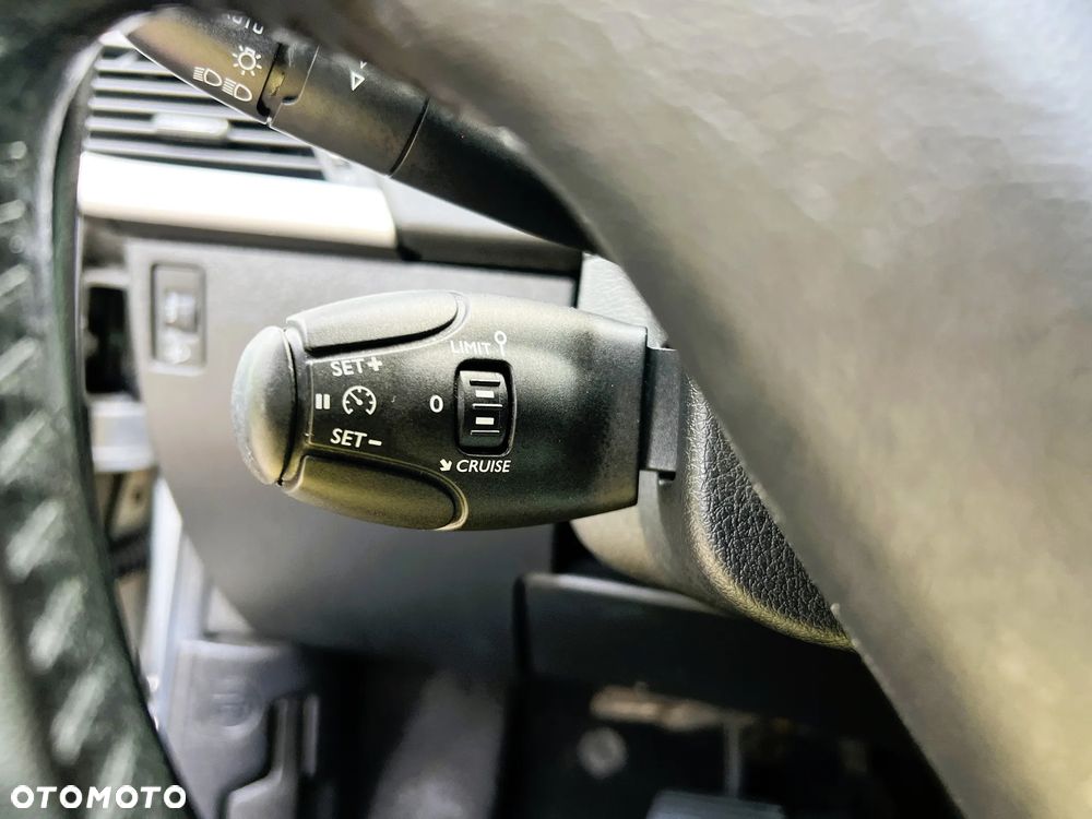 Peugeot 207 - 23