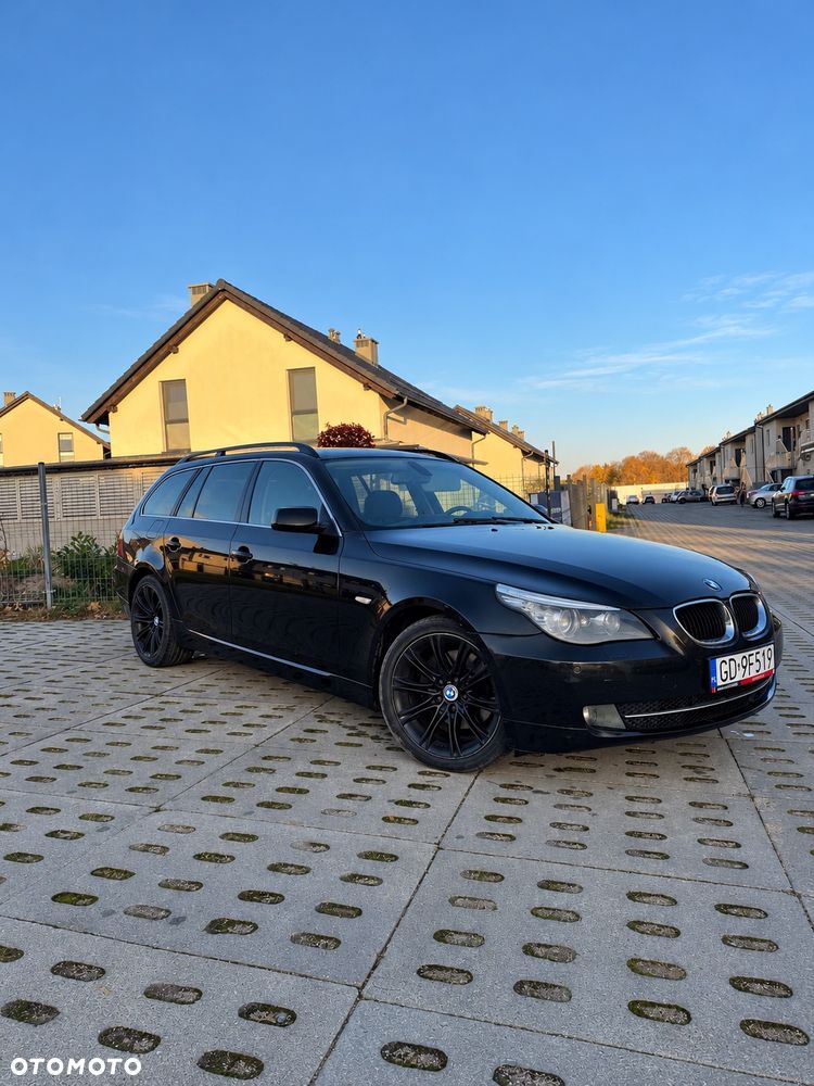 BMW 5 Series 2009 photo 2