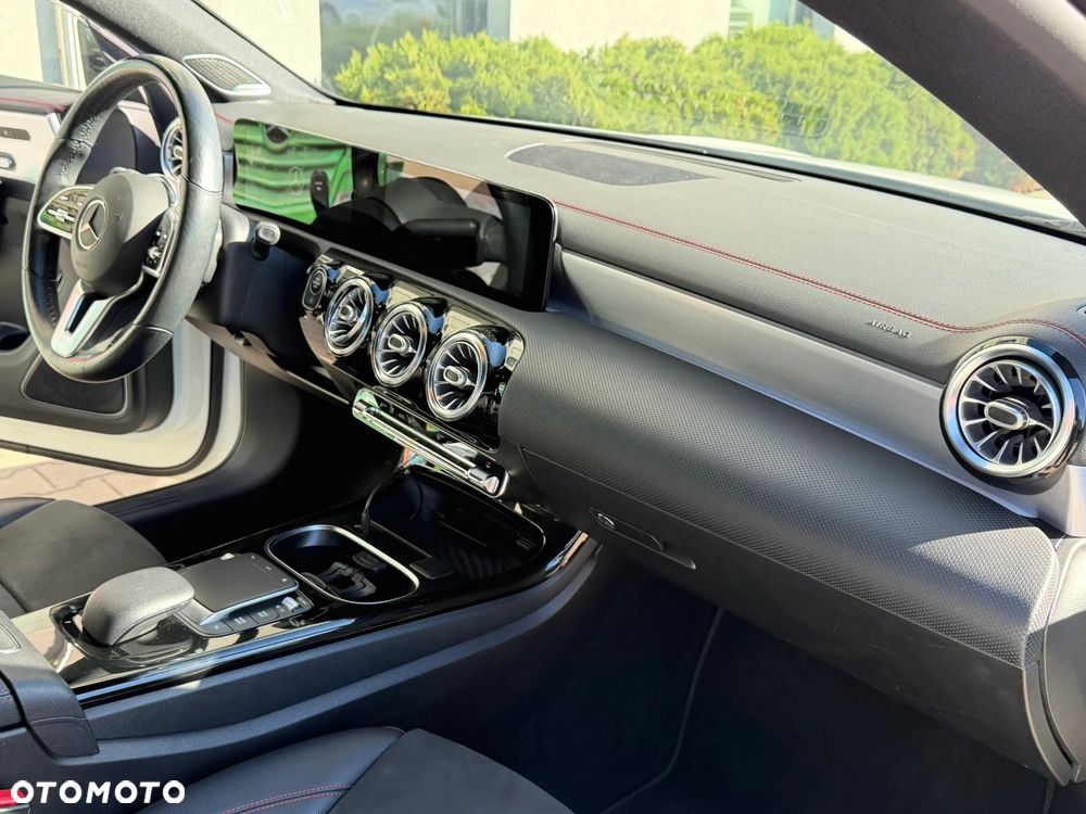 Mercedes-Benz CLA - 13
