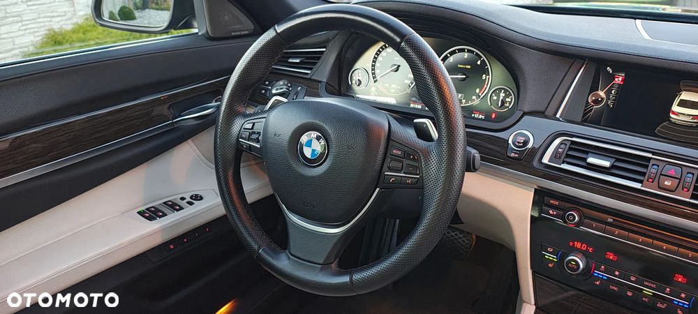 BMW Seria 7 740d Edition Exclusive - 30