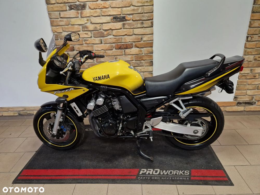 Yamaha FZS - 6