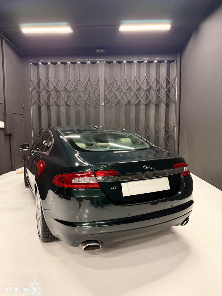 Jaguar XF 3.0 D V6 Premium Luxury - 4
