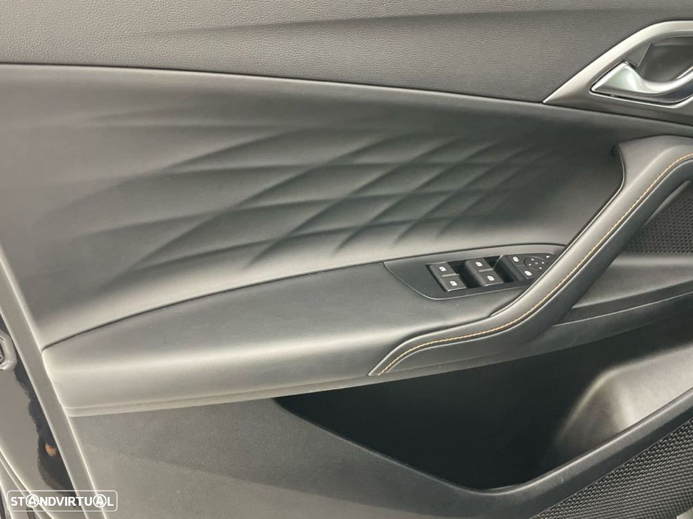 MG HS 1.5 Plug-in Hybrid Luxury — fotografia 16