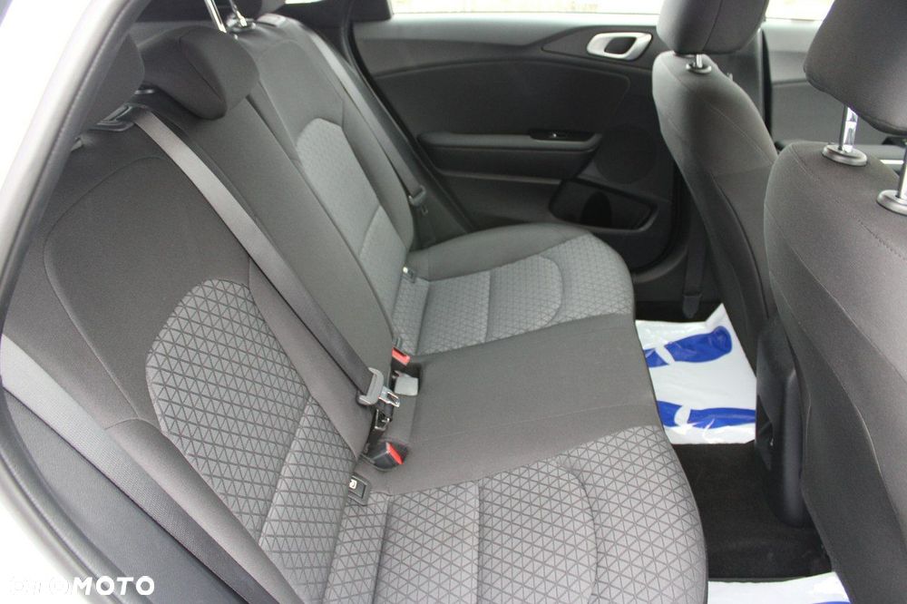Kia Ceed - 16