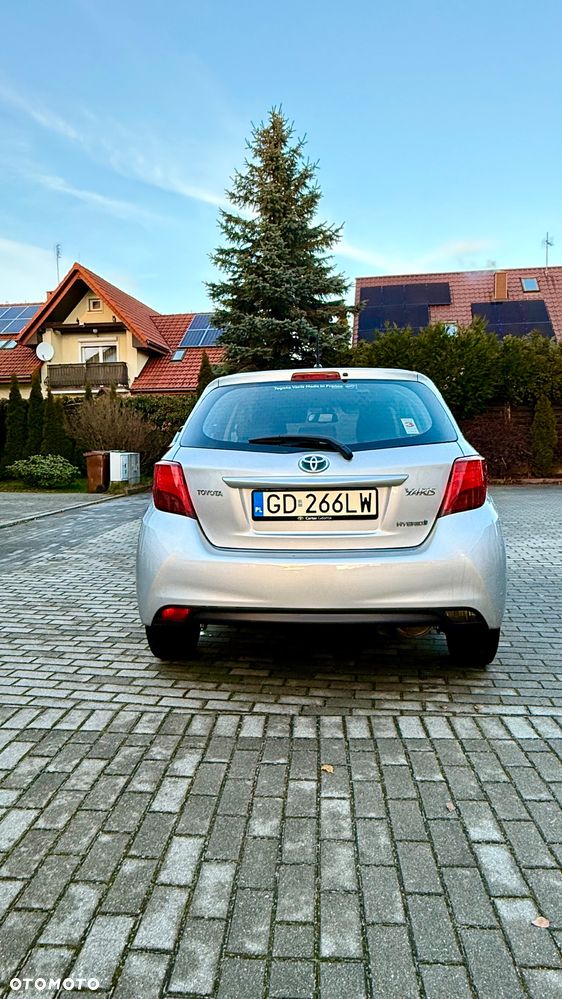 Toyota Yaris Hybrid 100 Premium - 4