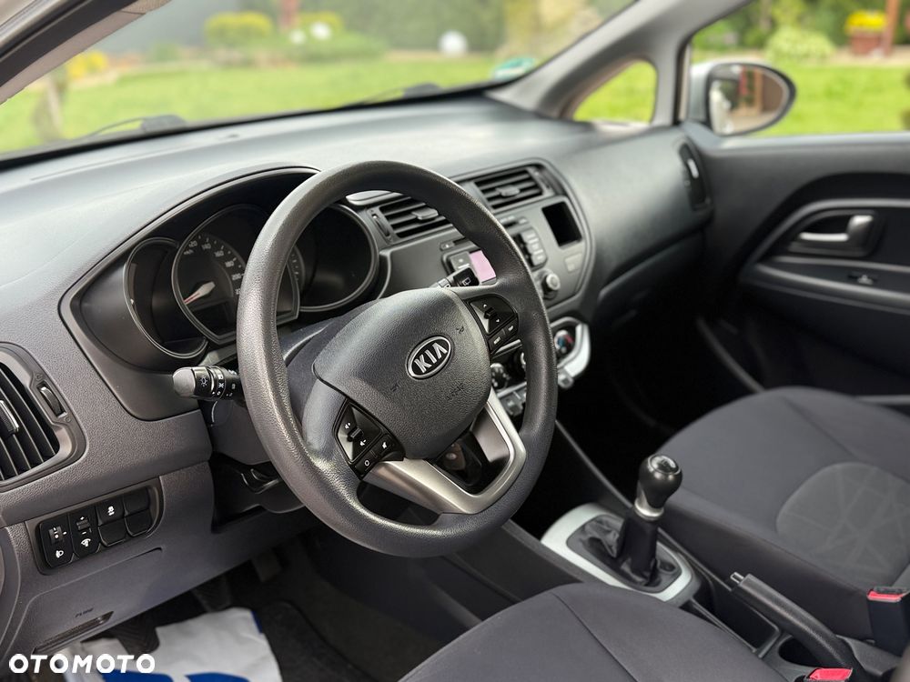 Kia Rio - 16