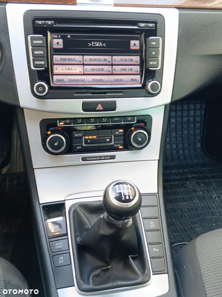 Volkswagen Passat 1.6 TDI BlueMotion Technology Highline - 9