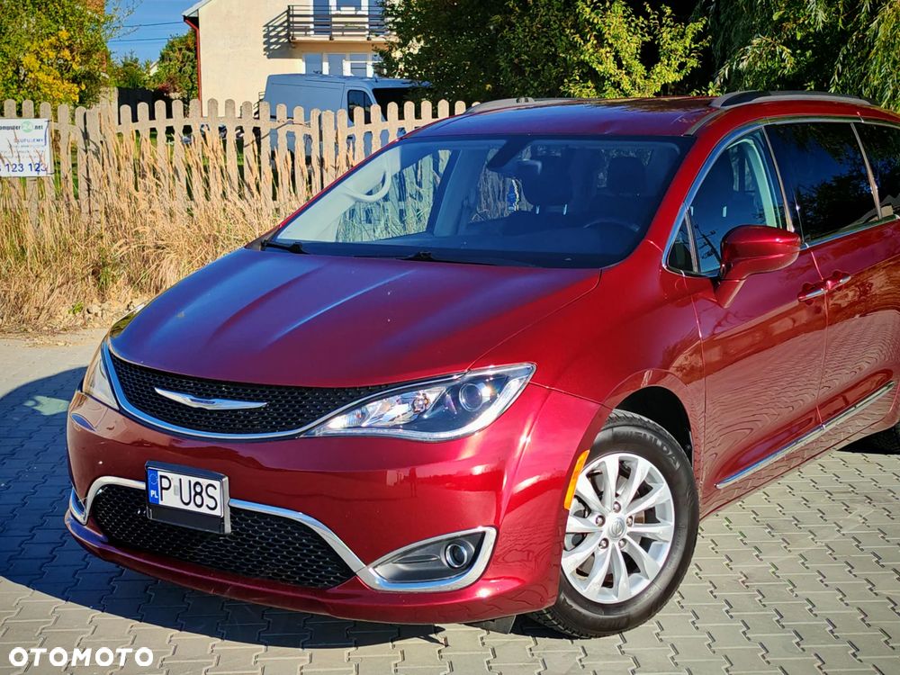 Chrysler Pacifica - 2