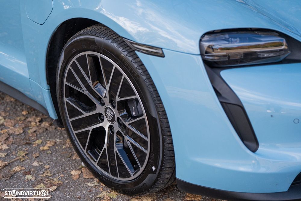 Porsche Taycan - 8