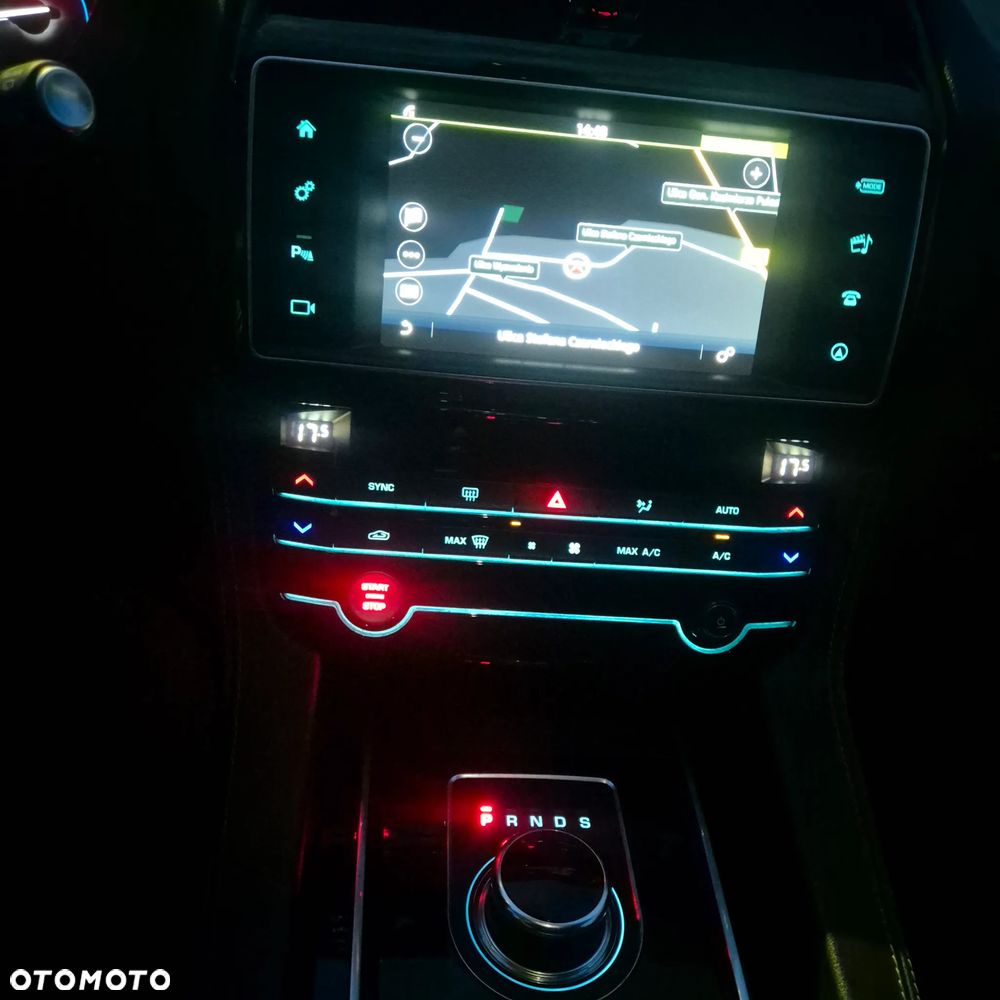 Jaguar F-Pace 20d AWD R-Sport - 33