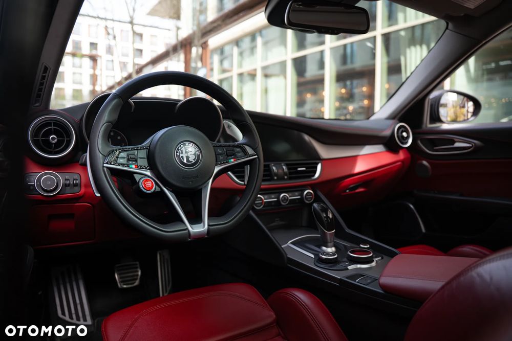 Alfa Romeo Giulia 2.0 Turbo 16V AT8 Veloce Ti - 8