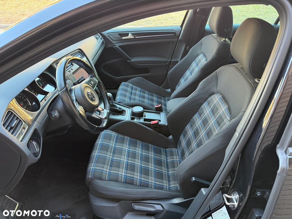 Volkswagen Golf - 13