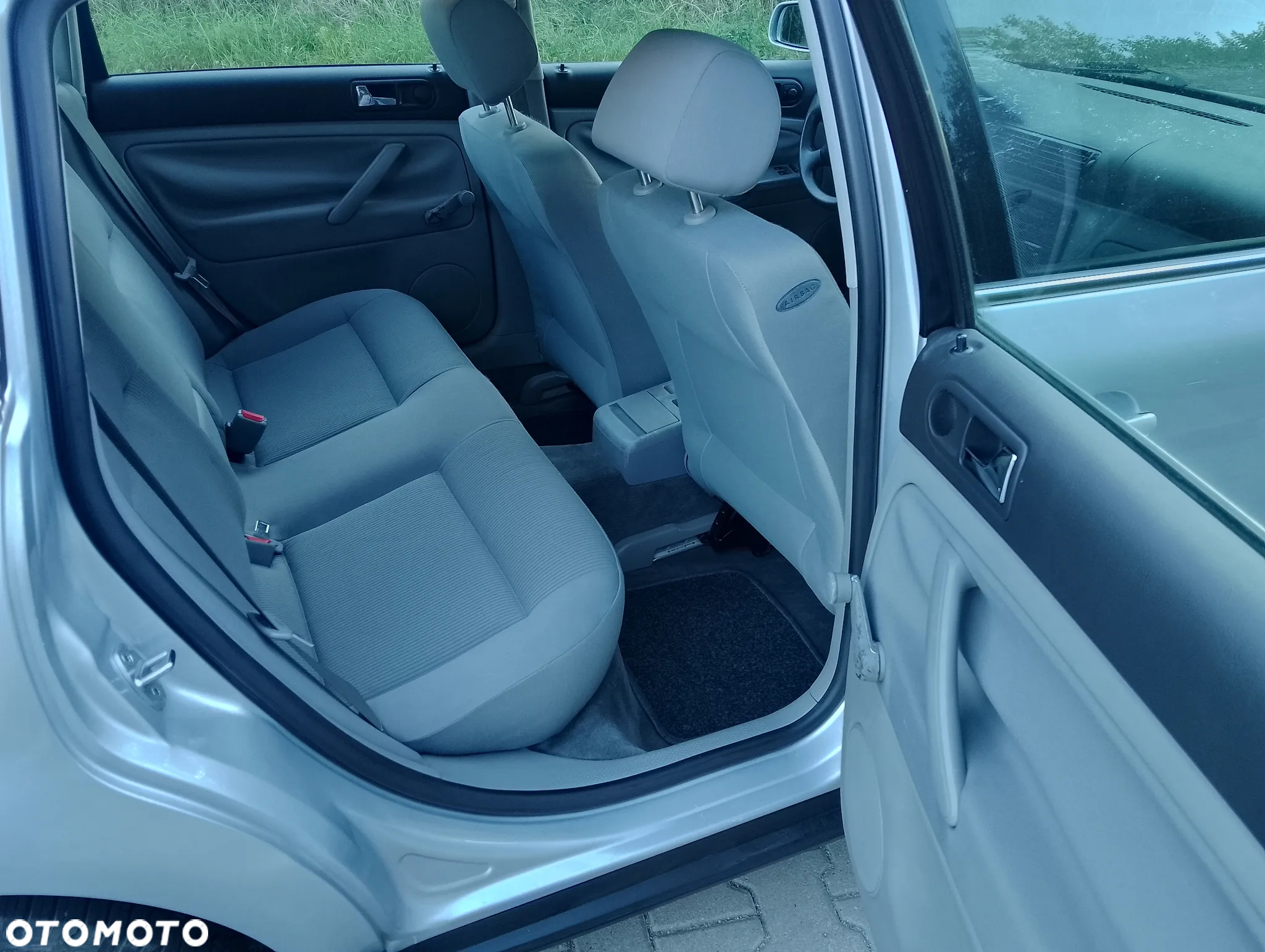 Volkswagen Passat 1.6 Basis - 21