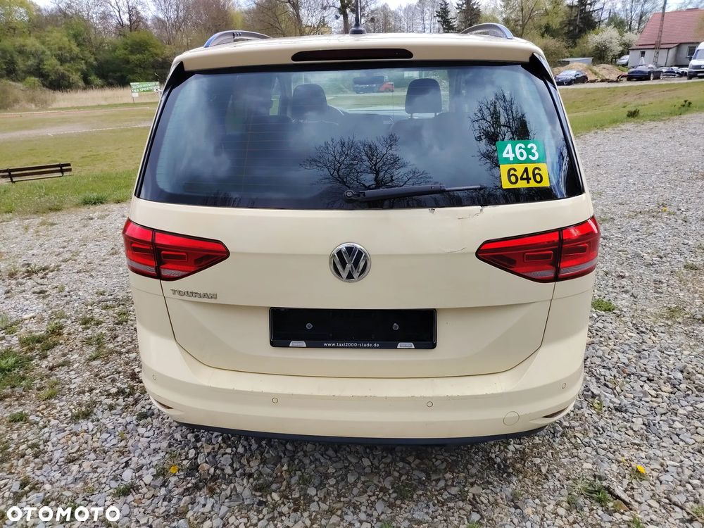 Volkswagen Touran - 11