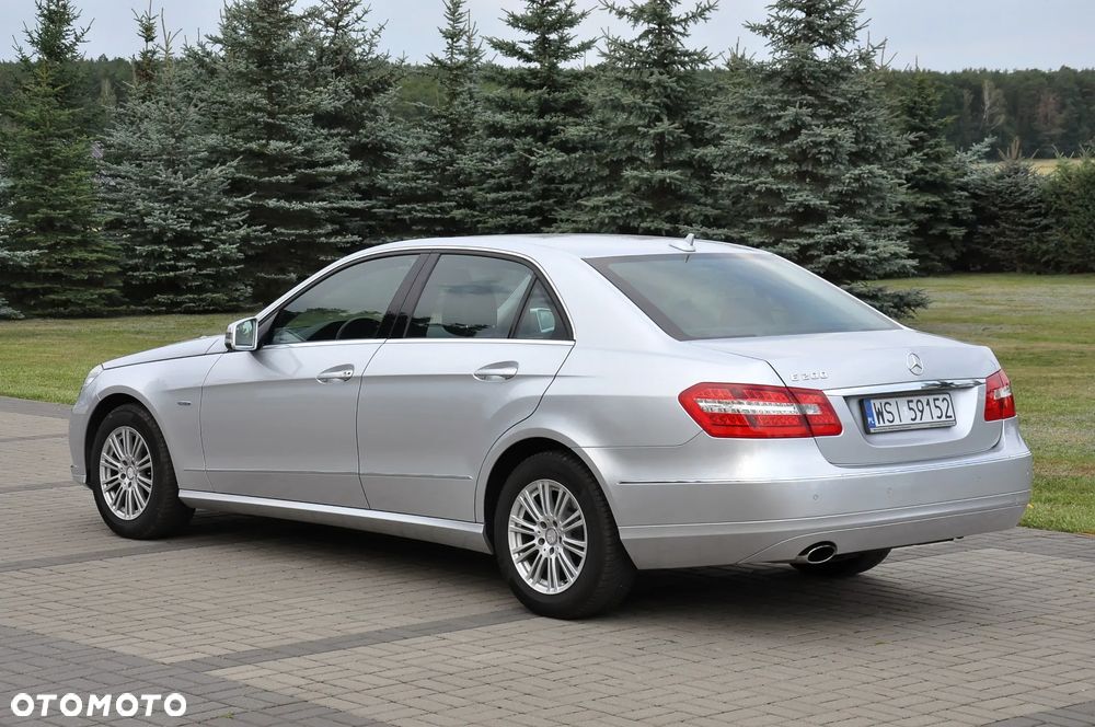 Mercedes-Benz Klasa E 250 CGI BlueEFFICIENCY 7G-TRONIC Elegance - 19