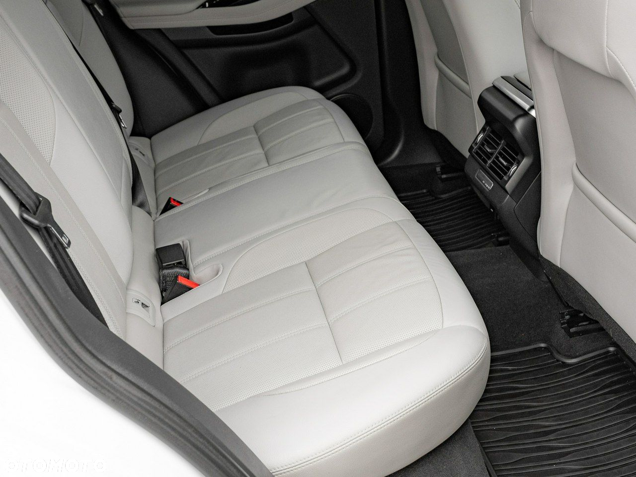 Land Rover Range Rover Evoque - 30