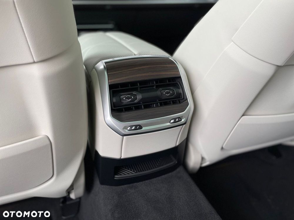 BMW Seria 7 - 35