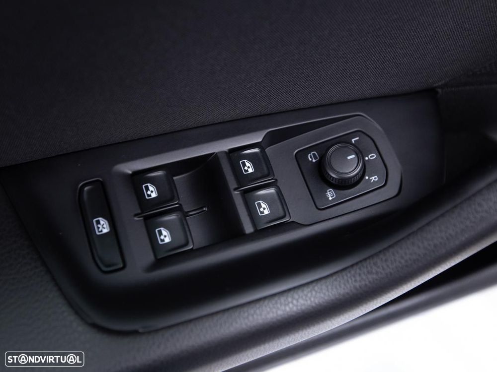 VW Passat Variant 2.0 TDI Business DSG - 13