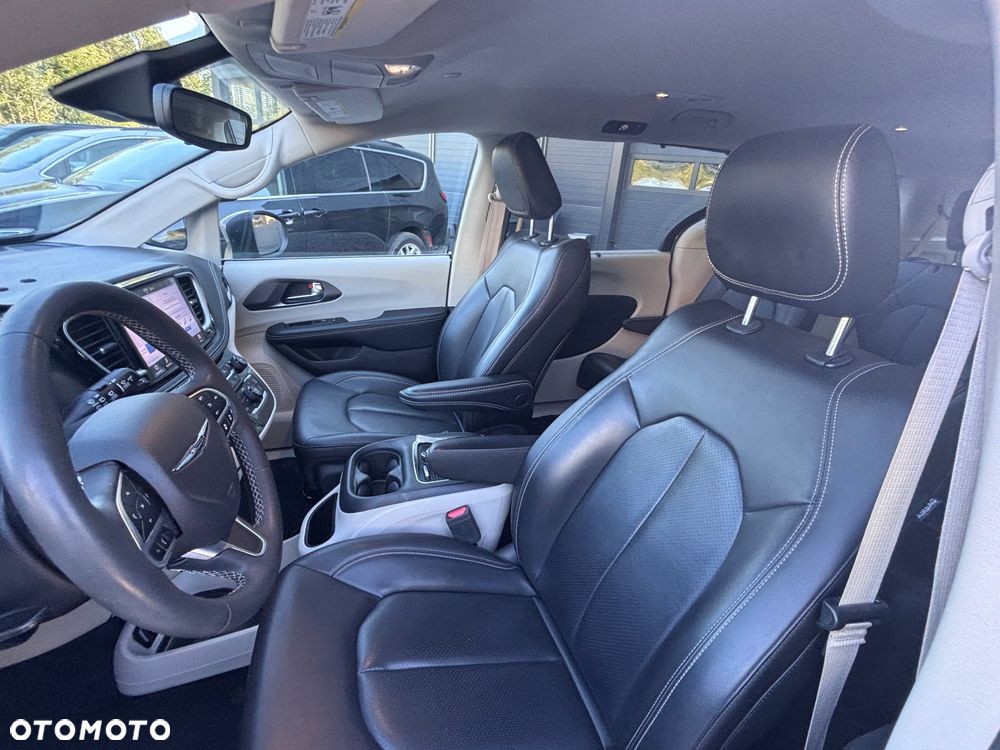 Chrysler Pacifica - 15