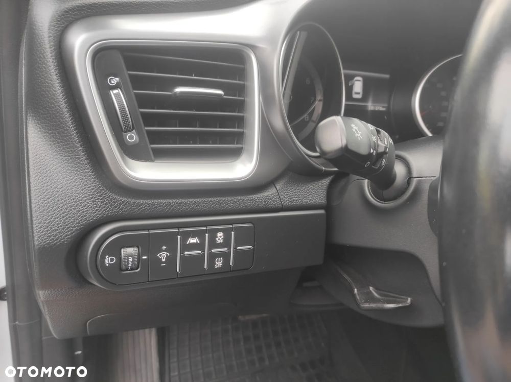 Kia Ceed 1.5 T-GDI M DCT - 23