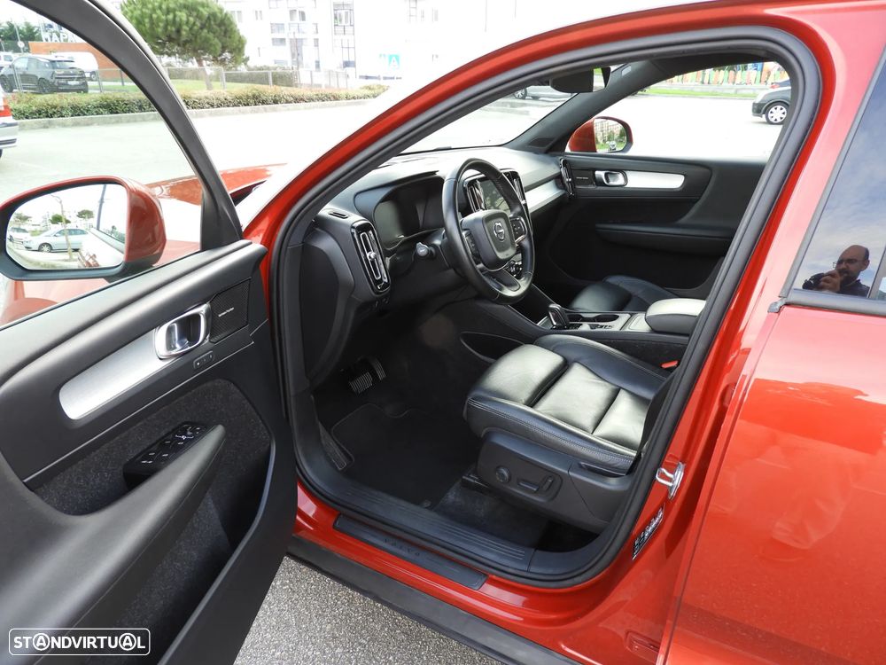 Volvo XC 40 2.0 D4 Momentum Plus AWD - 17