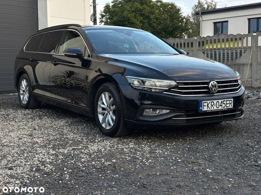 Volkswagen Passat - 1