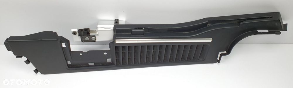 UCHWYT MOCOWANIE PÓŁKI TYŁ RANGE ROVER III L322 - 2