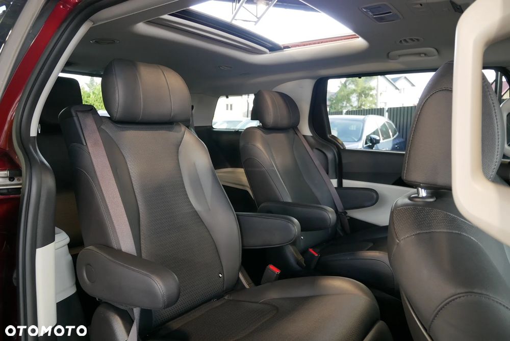 Kia Carnival - 13