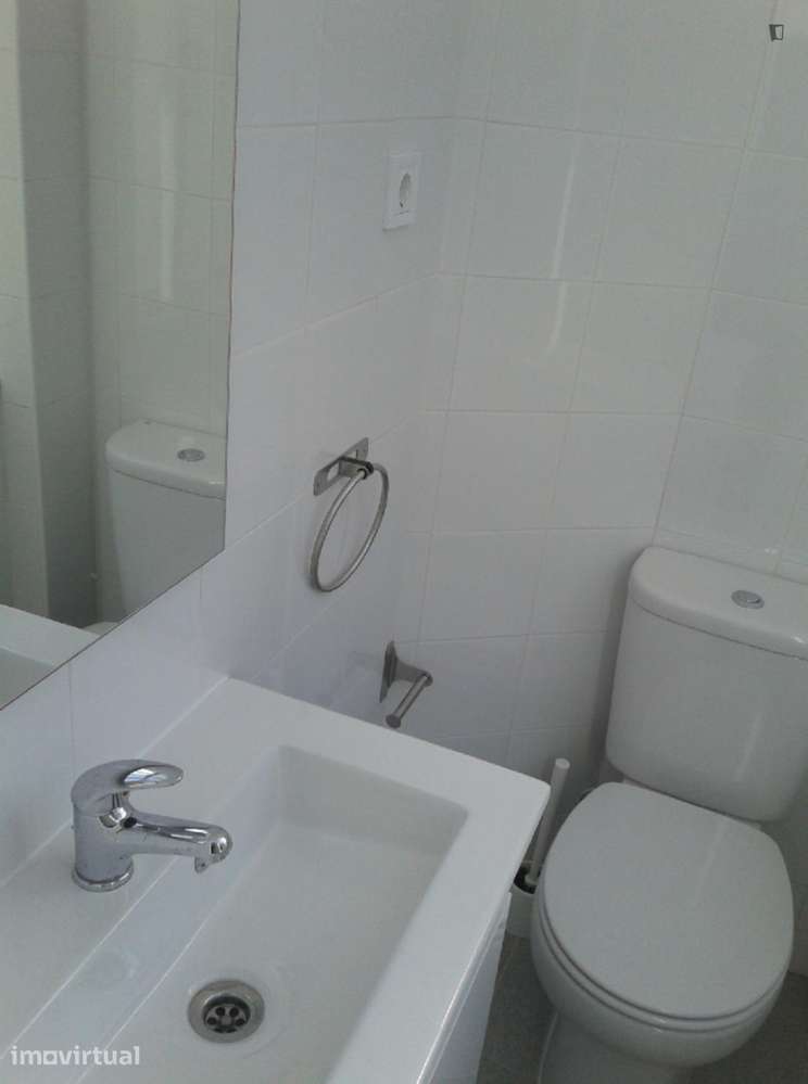 Quarto - localizado em Xabregas Lisbon - Grande imagem: 4/9