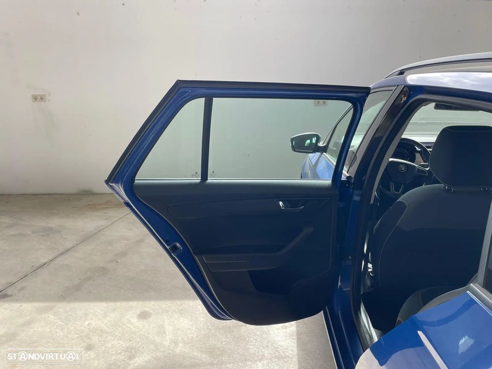 Skoda Fabia Break 1.0 MPI Active - 27