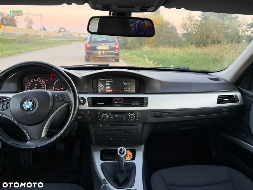 BMW Seria 3 318i - 8