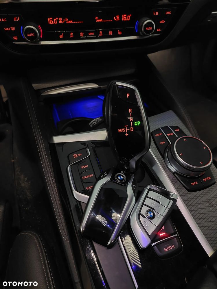 BMW Seria 5 530d xDrive - 7
