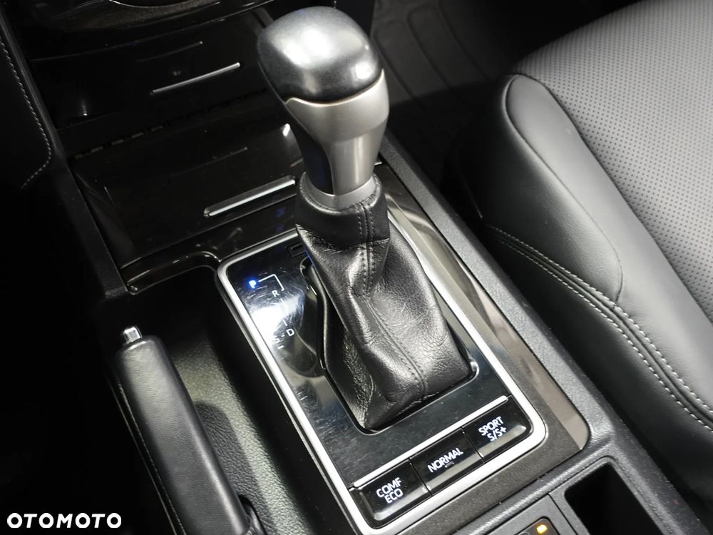 Toyota Land Cruiser 2.8 D-4D Automatik Executive - 35