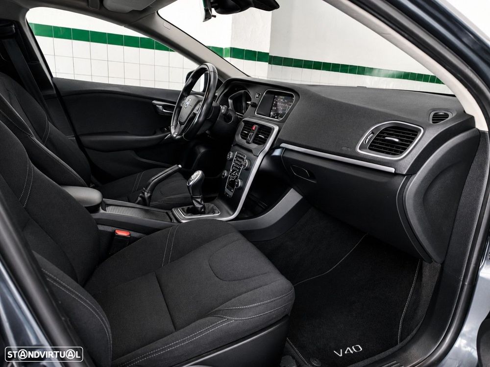Volvo V40 1.6 D2 Momentum — fotografia 10