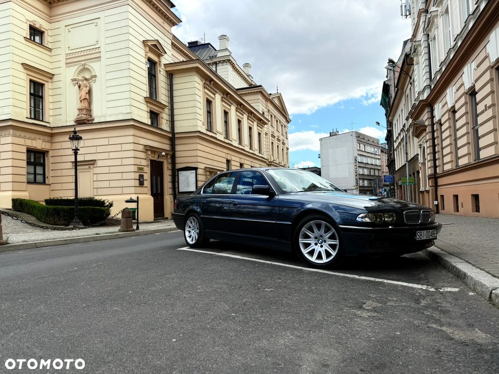BMW Seria 7 740i - 3
