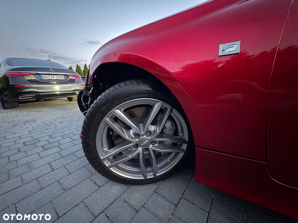 Lexus RC 200t / 300 F Sport - 35