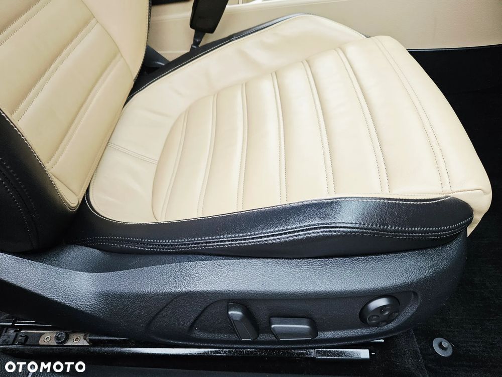 Volkswagen CC 3.6 V6 4Motion DSG - 24