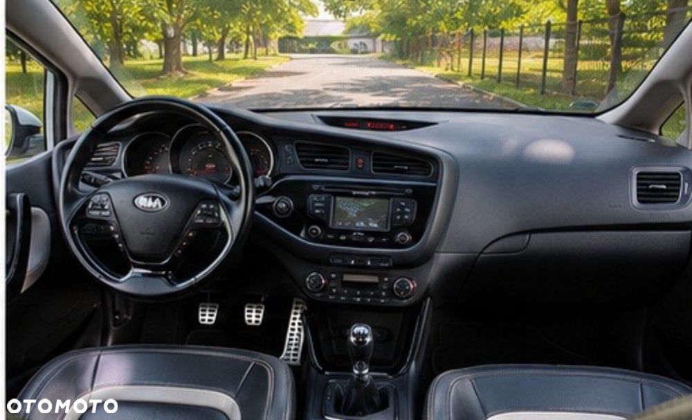 Kia Ceed 1.6 CRDi 128 Dream Team Edition - 6