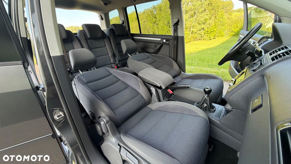 Volkswagen Touran 2.0 TDI DPF STYLE - 19