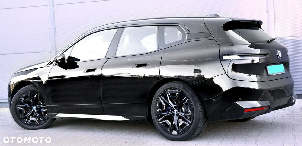BMW iX xDrive40 76.6kWh Signature - 8