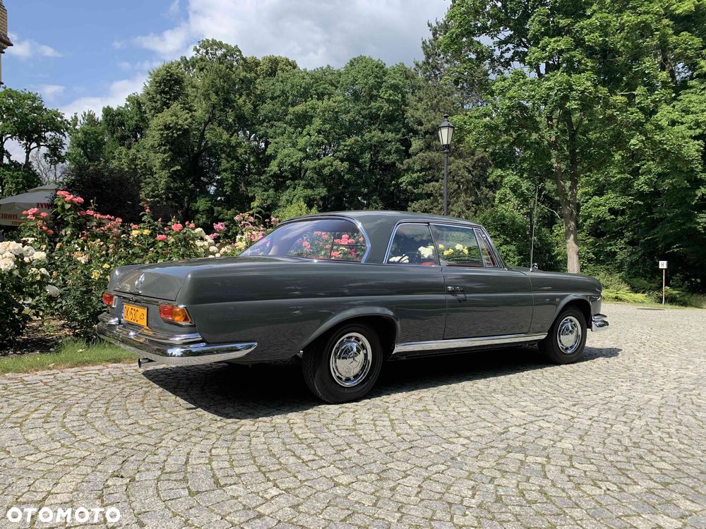 Mercedes-Benz W111 - 24
