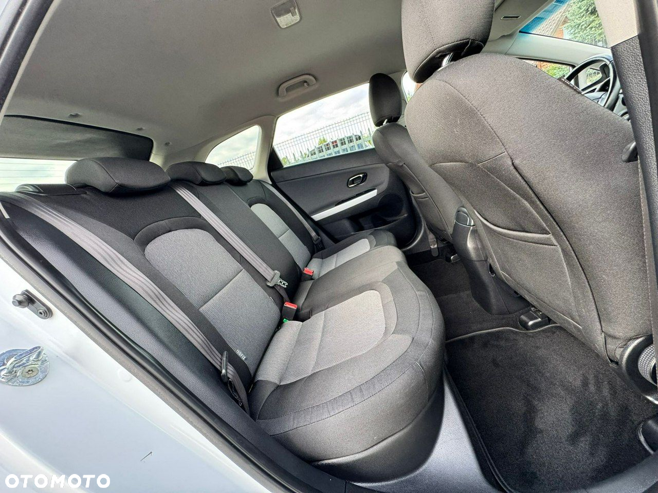 Kia Ceed - 33