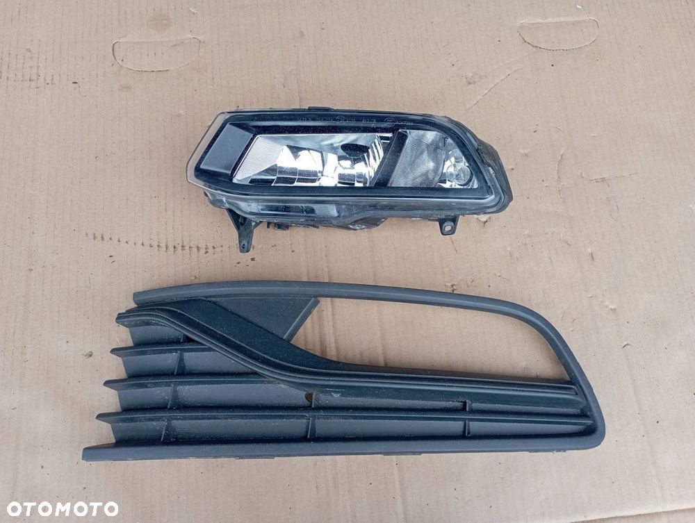 VW POLO 6C KRATKA HALOGEN LEWY PRZÓD PRZEDNI 6C0941661D 6C0853665J - 1