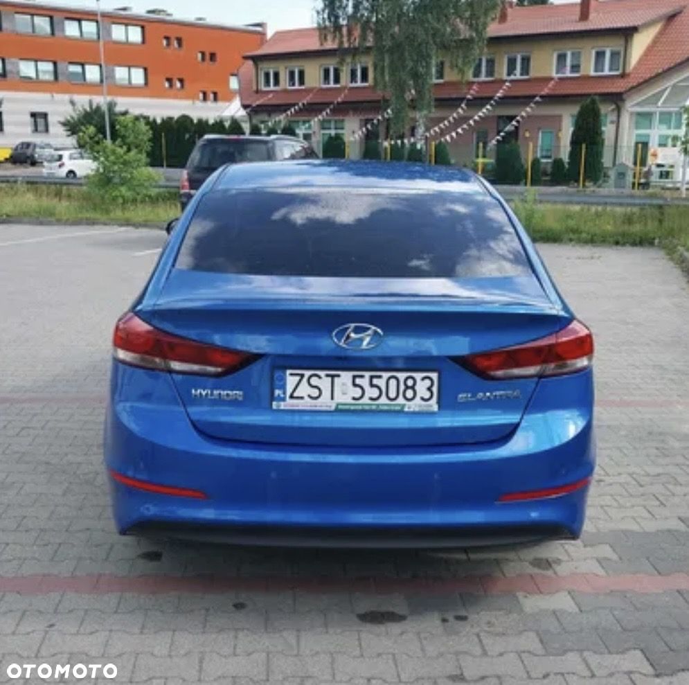 Hyundai Elantra 1.6 Style - 4