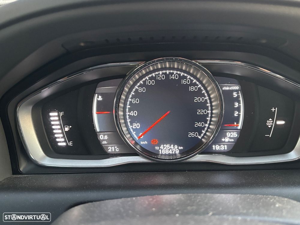 Volvo XC 60 D3 Momentum - 3