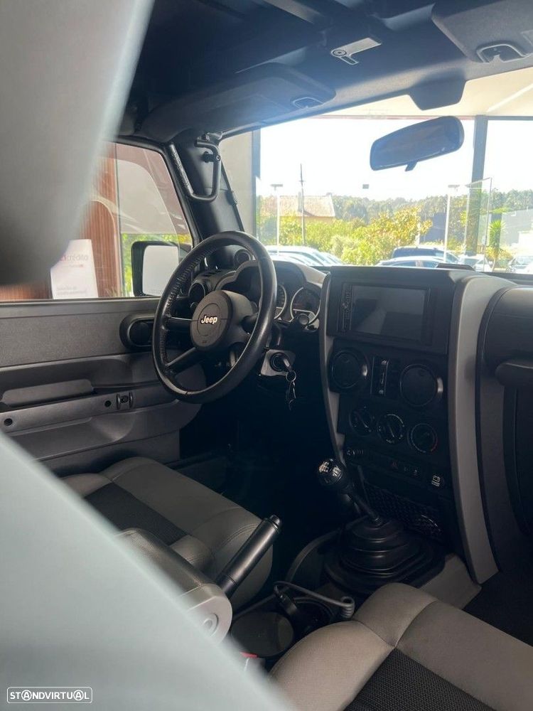 Jeep Wrangler Unlimited 2.8 CRD DPF Sport - 21