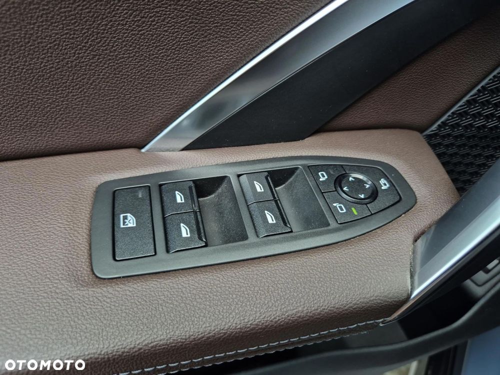 BMW X1 xDrive23i mHEV sport - 24