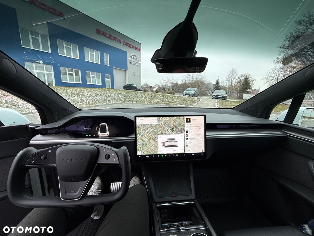 Tesla Model X - 13